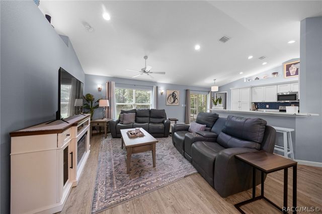 2676 W Gifford Lane, Citrus Springs, FL 34433