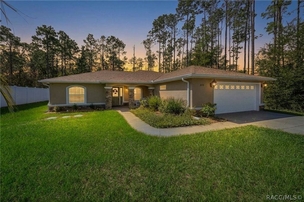 2676 W Gifford Lane, Citrus Springs, FL 34433