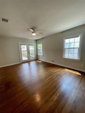 3905 Pershing Avenue, Fort Worth, TX 76107