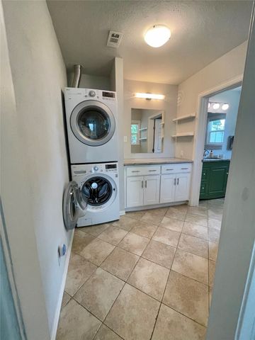 3905 Pershing Avenue, Fort Worth, TX 76107