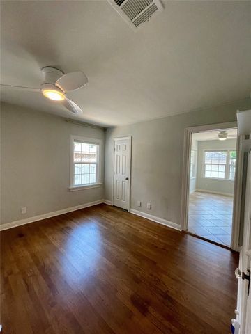 3905 Pershing Avenue, Fort Worth, TX 76107