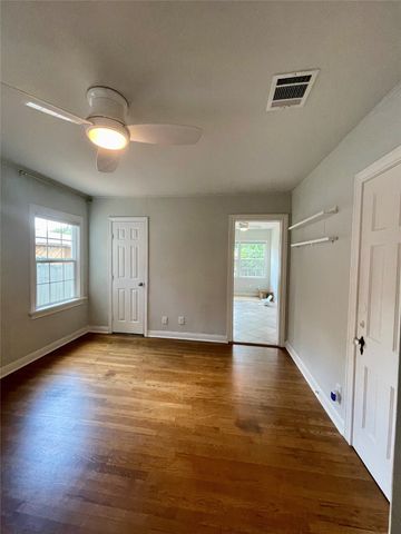 3905 Pershing Avenue, Fort Worth, TX 76107