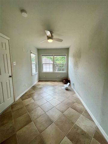 3905 Pershing Avenue, Fort Worth, TX 76107