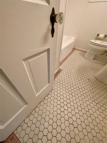 3905 Pershing Avenue, Fort Worth, TX 76107