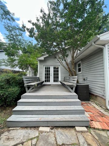 3905 Pershing Avenue, Fort Worth, TX 76107