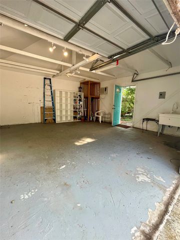 3905 Pershing Avenue, Fort Worth, TX 76107