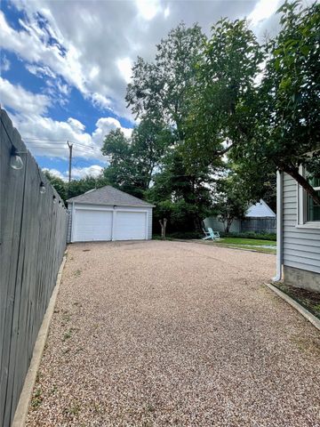 3905 Pershing Avenue, Fort Worth, TX 76107