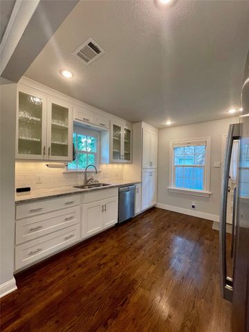 3905 Pershing Avenue, Fort Worth, TX 76107