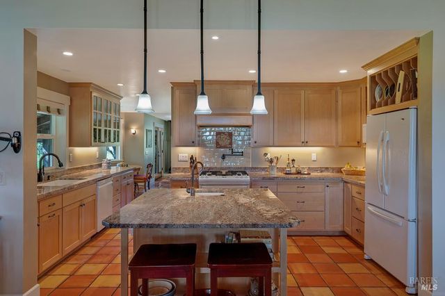 655 W Grant St, Healdsburg, CA 95448