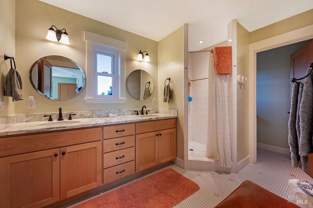 655 W Grant St, Healdsburg, CA 95448