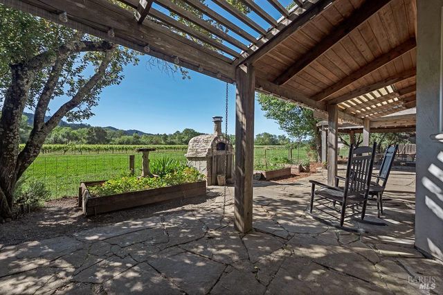 655 W Grant St, Healdsburg, CA 95448