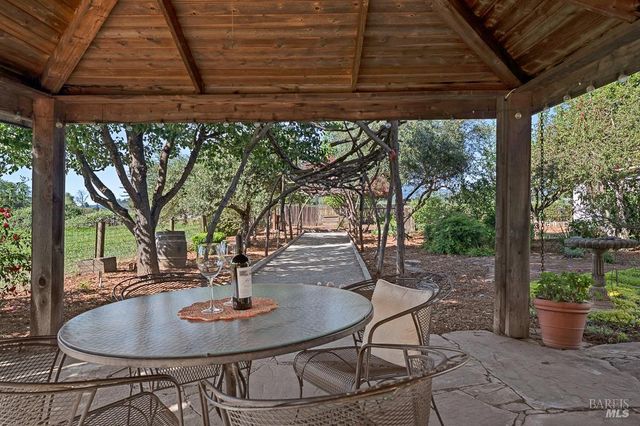 655 W Grant St, Healdsburg, CA 95448