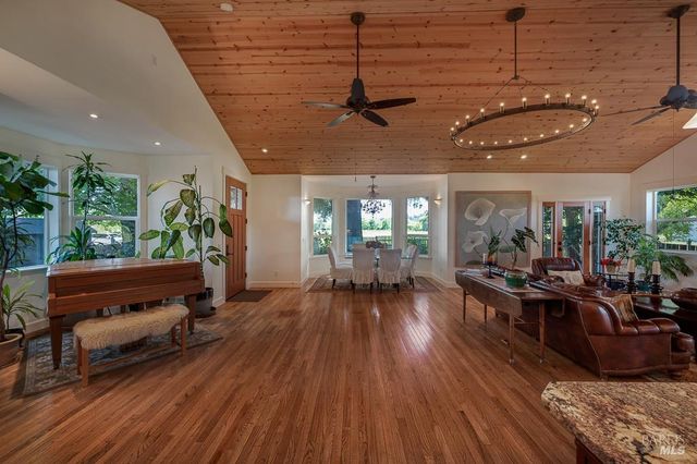 655 W Grant St, Healdsburg, CA 95448