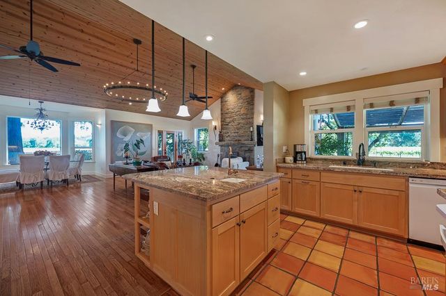 655 W Grant St, Healdsburg, CA 95448