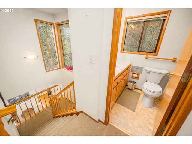 3818 COLONY OAKS Dr, Eugene, OR 97405