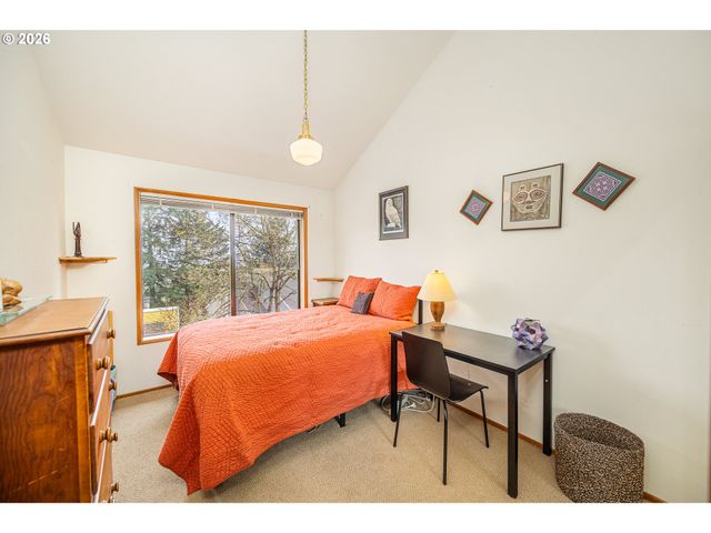 3818 COLONY OAKS Dr, Eugene, OR 97405