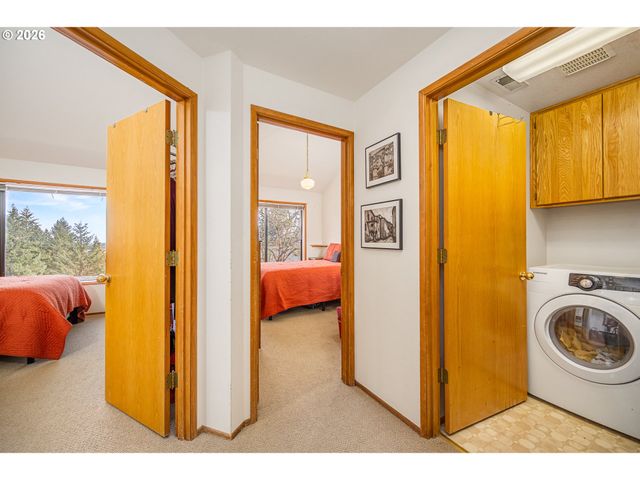 3818 COLONY OAKS Dr, Eugene, OR 97405