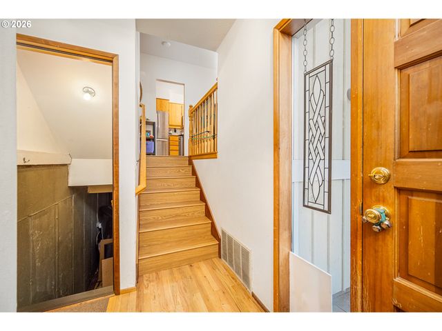 3818 COLONY OAKS Dr, Eugene, OR 97405