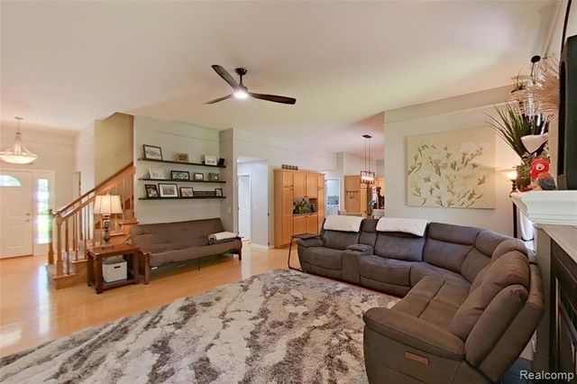 5307 Edgelake Drive, Pinckney, MI 48169