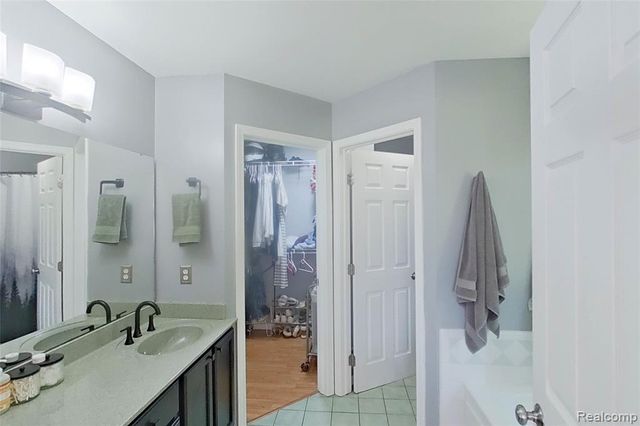 5307 Edgelake Drive, Pinckney, MI 48169