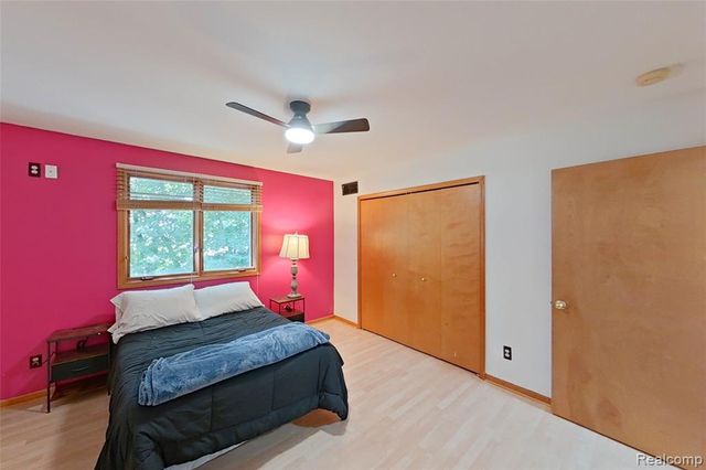 5307 Edgelake Drive, Pinckney, MI 48169