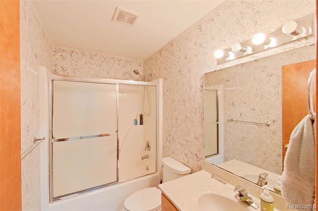 5307 Edgelake Drive, Pinckney, MI 48169