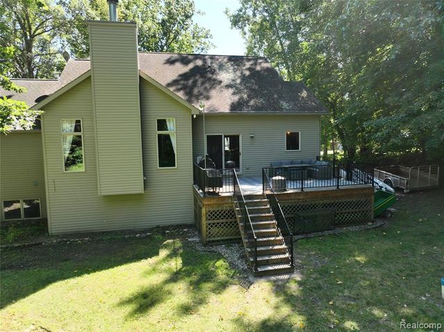 5307 Edgelake Drive, Pinckney, MI 48169