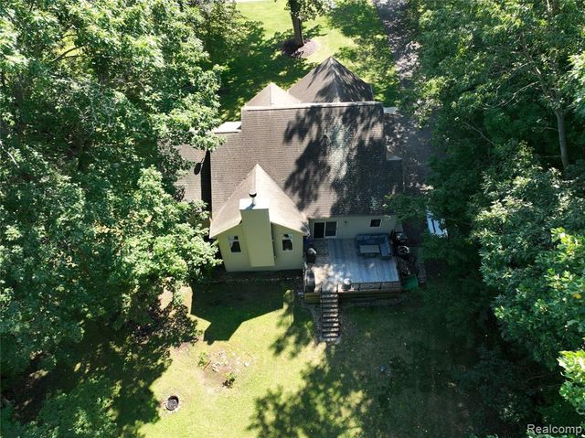 5307 Edgelake Drive, Pinckney, MI 48169