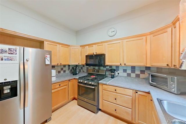 5307 Edgelake Drive, Pinckney, MI 48169