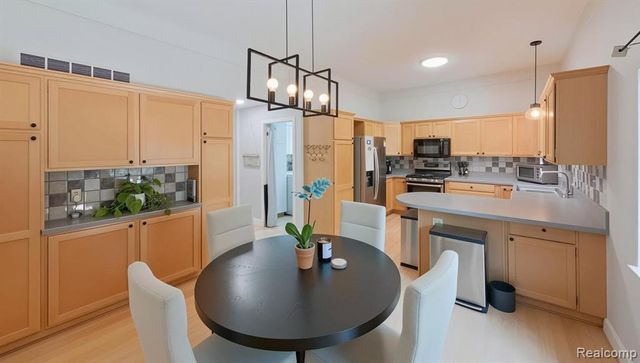 5307 Edgelake Drive, Pinckney, MI 48169
