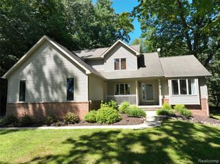 5307 Edgelake Drive, Pinckney, MI 48169