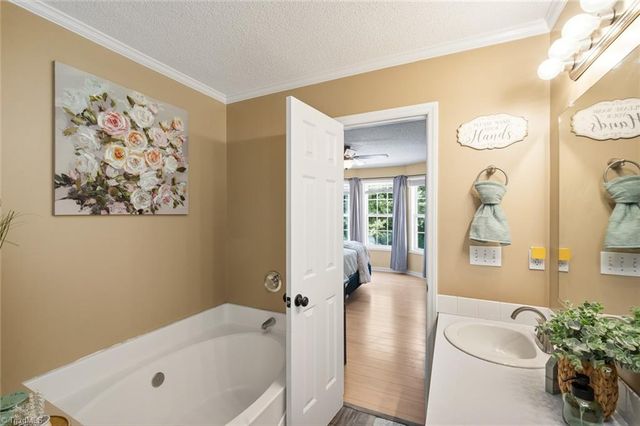 160 Crossfield Court, Lexington, NC 27295