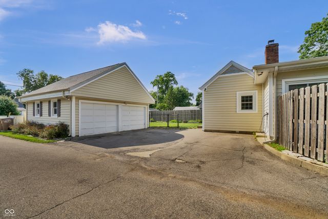 2222 Chestnut Street, Columbus, IN 47201
