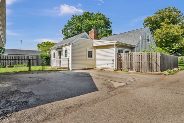 2222 Chestnut Street, Columbus, IN 47201