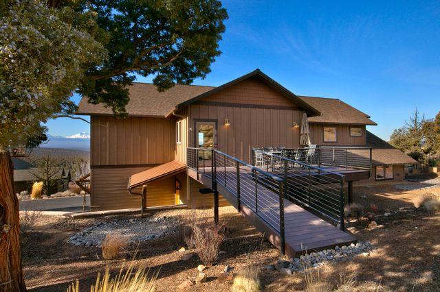 10935 Summit Ridge Court, Redmond, OR 97756