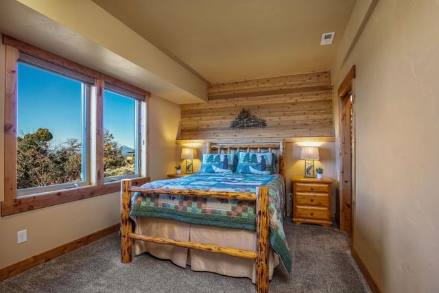 10935 Summit Ridge Court, Redmond, OR 97756