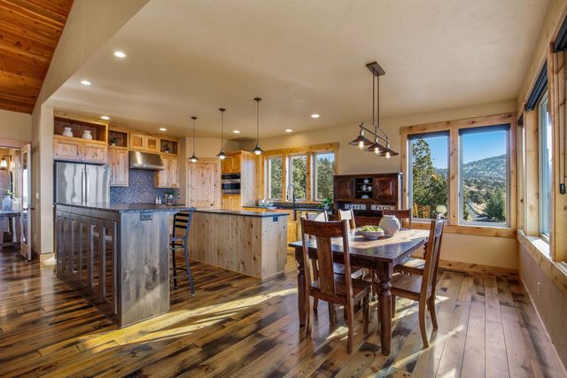 10935 Summit Ridge Court, Redmond, OR 97756