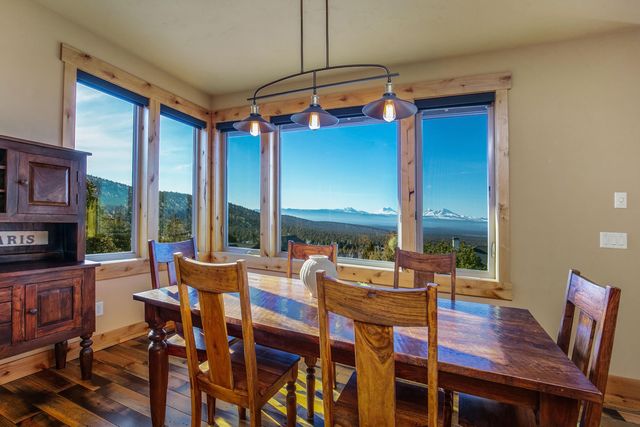 10935 Summit Ridge Court, Redmond, OR 97756