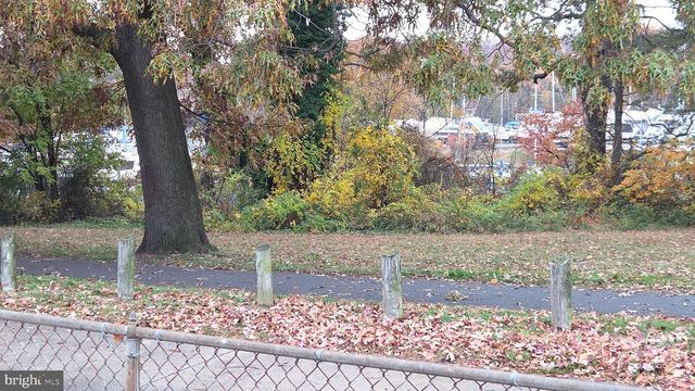 318 GROVETHORN RD, Middle River, MD 21220