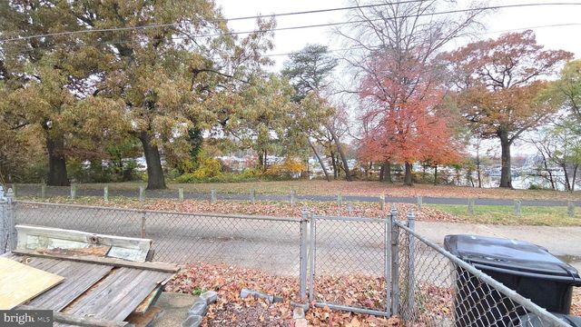 318 GROVETHORN RD, Middle River, MD 21220