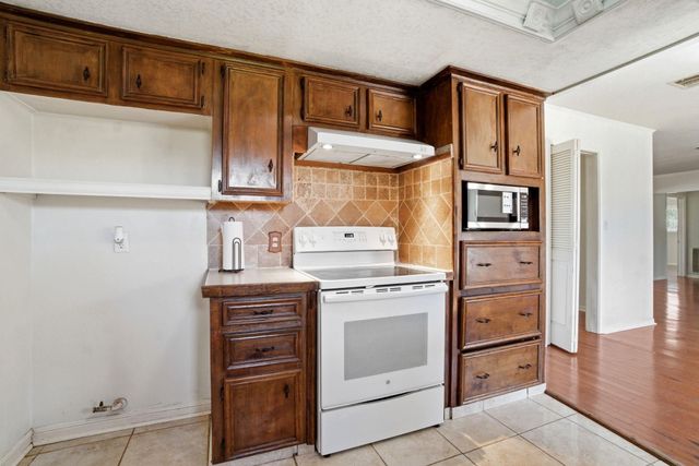 1105 Northpine Drive, Conroe, TX 77301