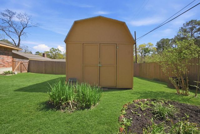 1105 Northpine Drive, Conroe, TX 77301