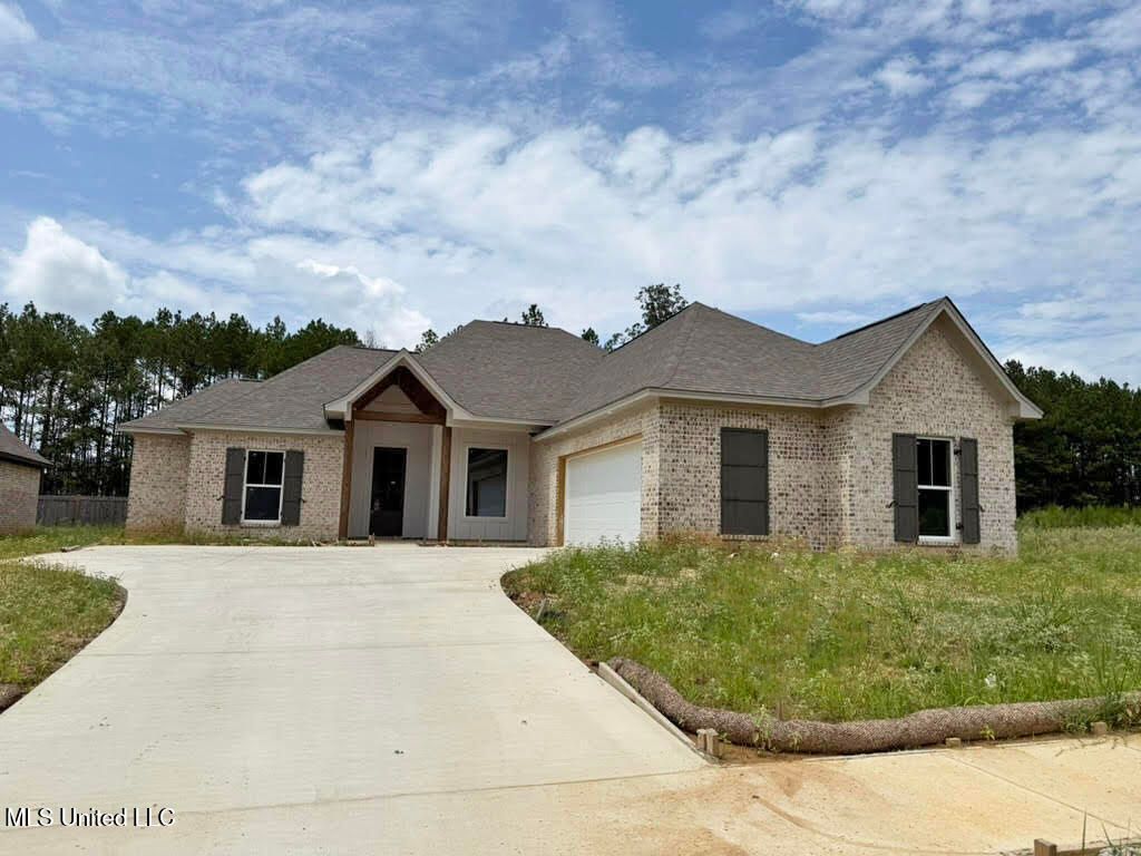 215 Wethersfield Drive, Florence, MS 39073