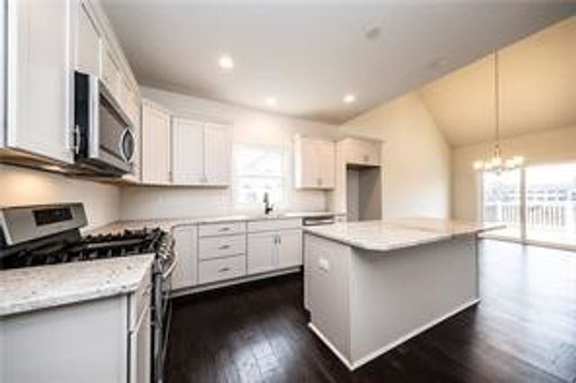 1056 Lakeside Drive, Mcdonald, PA 15057