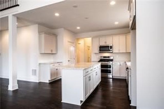 1056 Lakeside Drive, Mcdonald, PA 15057