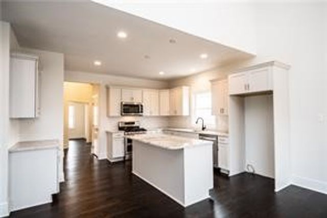 1056 Lakeside Drive, Mcdonald, PA 15057