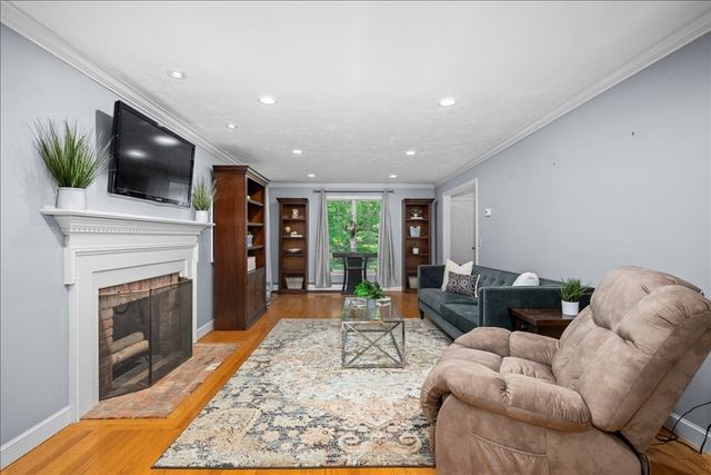 2 Fawcett Orchard Rd, Northborough, MA 01532