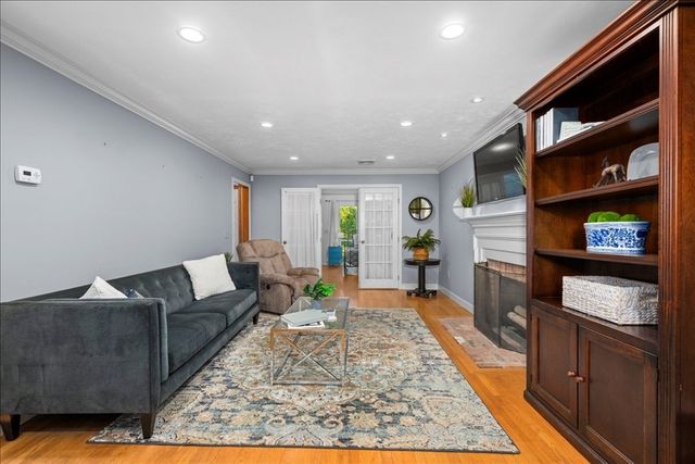 2 Fawcett Orchard Rd, Northborough, MA 01532
