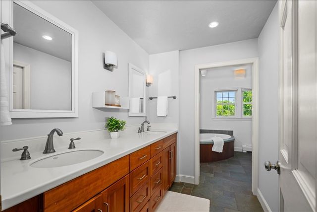 2 Fawcett Orchard Rd, Northborough, MA 01532