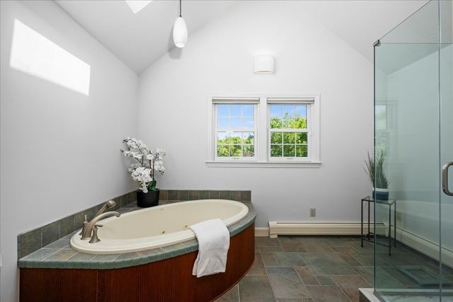 2 Fawcett Orchard Rd, Northborough, MA 01532